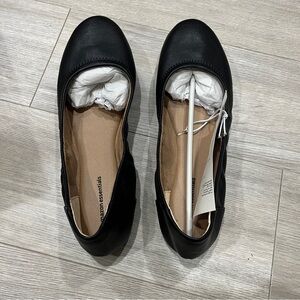 Amazon Essentials Black Round-Toe Ballet Flats
